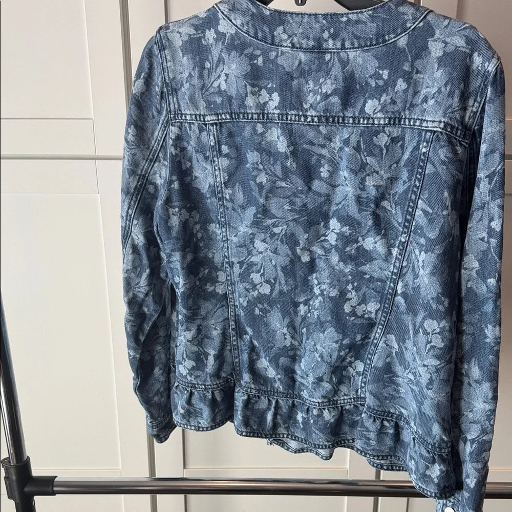 Super soft! Chico's Dark Blue Patterned Jean Jacket - Picture 6 of 8